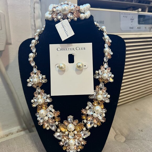 Macys culture pearls and crystals necklace, earrings and bracelet set - NWT - Picture 2 of 12